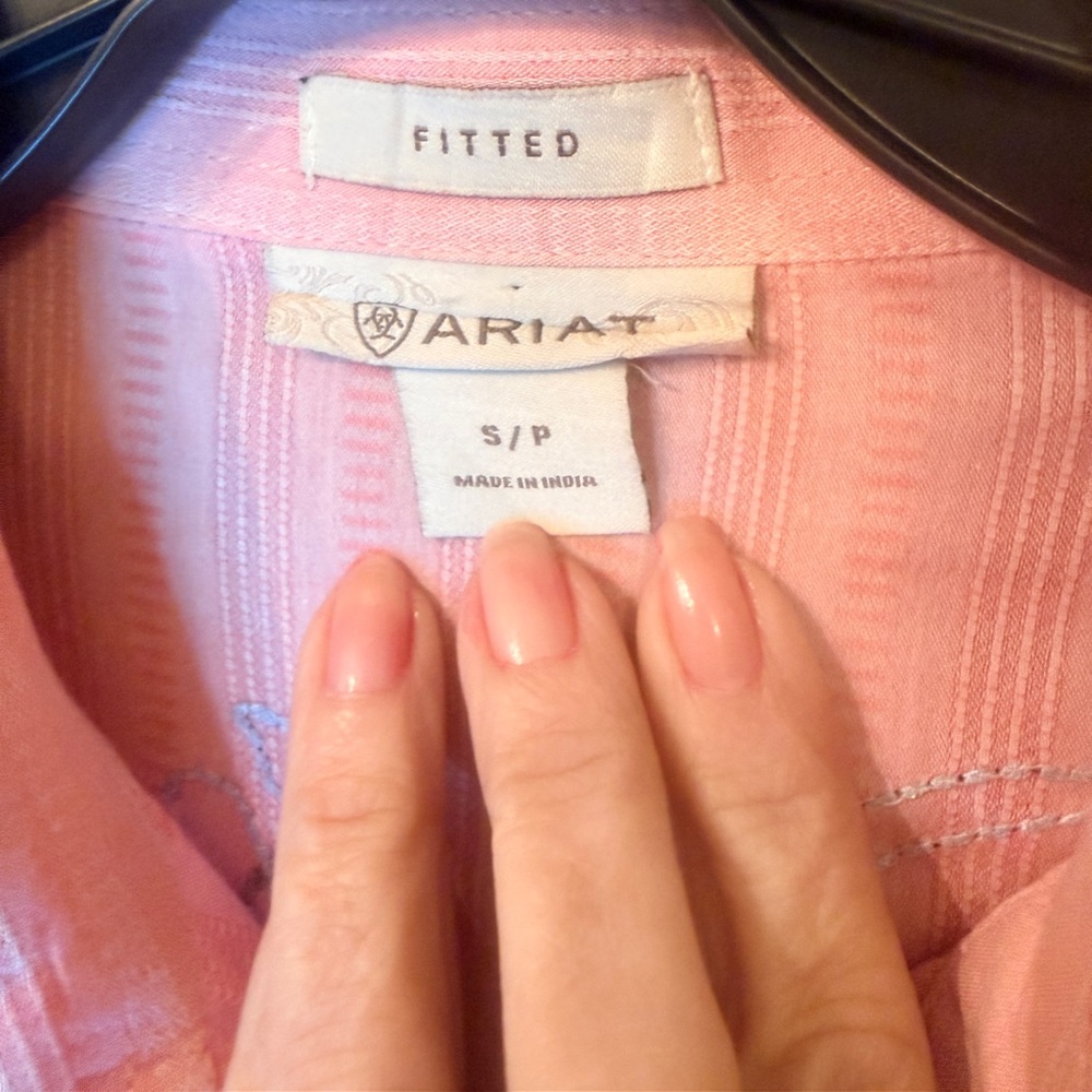 Ariat EUC pink floral pin stripe pearl snap closure blouse. Patched sleeves sz S - Picture 3 of 14